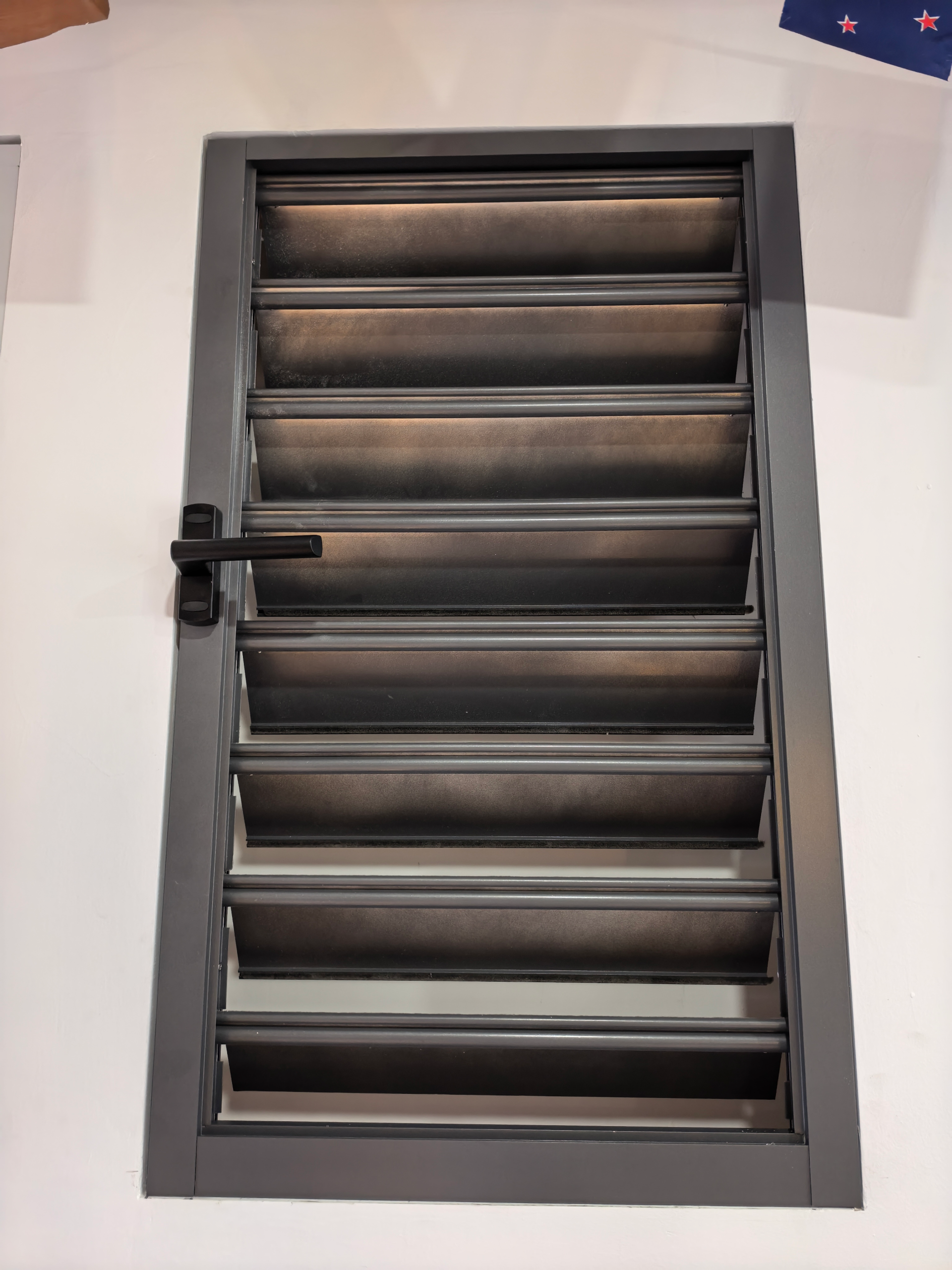 135-Series-Full‑Aluminium-Louver-Window
